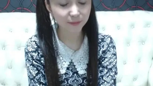 家教严谨双马尾千金小姐的秘密!骨子里超好色总是在房间偷偷视讯自嗨摸乳任人欣赏青涩肉体