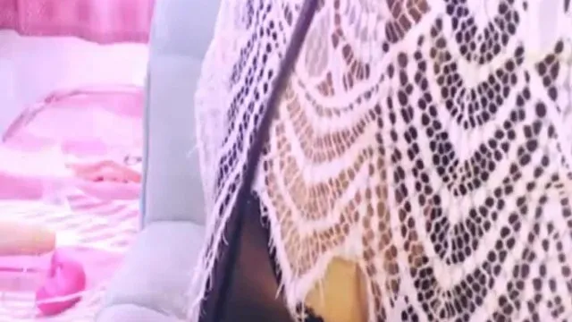 超大管自慰棒直上直下爽的美女躺下躺下