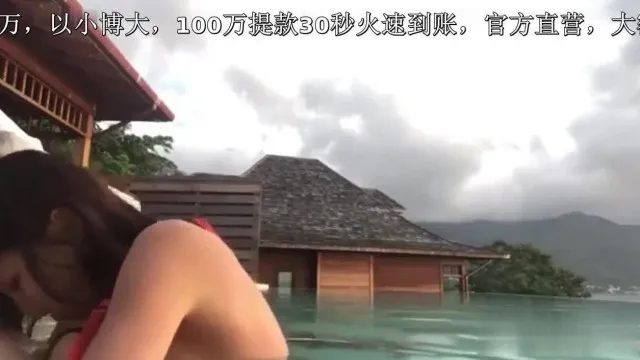 台湾のカップルが美しい露天風呂で自撮りしたところ、彼女の体型は素晴らしかった