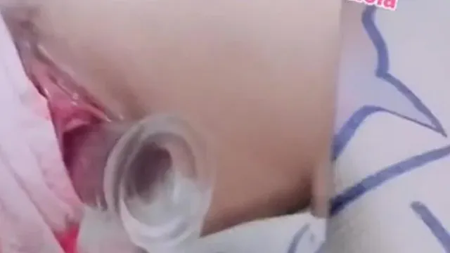 萌妹白襪襪羅格丫-對著鏡子插自己的超粉紅小穴