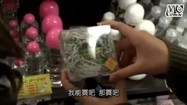 [中字]媚薬が効き过ぎてネコもタチも强烈発情！逆3Pでハメ狂うガンギマリギャルレズビアン