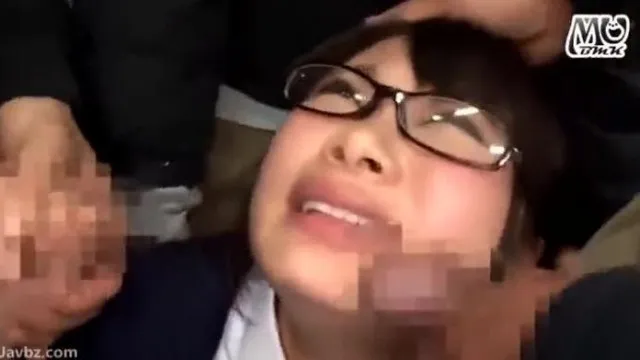 [中字]痴汉された気弱な女を助けたばかりに电车内で轮奸されたゴムまみれ女子校生