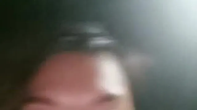 接漂亮小情人下班，忍不住准备在路边车震