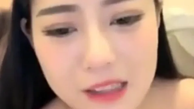 绝顶可爱顔值不错的姐妹花卫生间双人秀