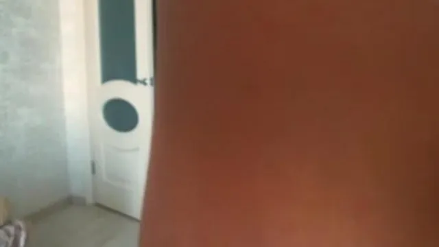 [欧美主播外流]辣妹直播主突然来段遮胸热舞
