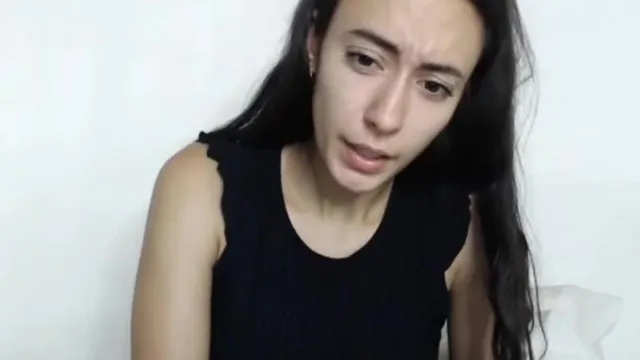 [欧美主播外流]粉嫩乳头直播主：「北鼻你的棒有点热