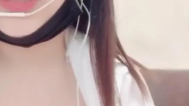 [中文主播外流]手機直播氣質小美女主播床上大秀自己的騷逼