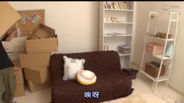 [中字]引越しの手伝いにやってきた姉のハミ尻ホットパンツに欲情！食い込むデカ尻を目の前にした弟は兴奋し过ぎて思わずバック挿入！激…