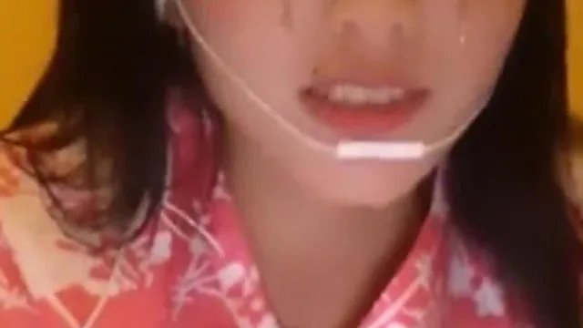 Seios grandes peituda Lolita 36D são infinitamente tentadores, seios grandes brancos e macios se masturbam e gritam no orgasmo