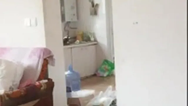 美女主播~全裸骚首弄姿掰穴自慰~很尽力的展示各种才艺