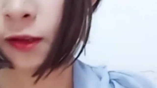 难得一件的大波爆乳白皙主播自摸挑逗干爹