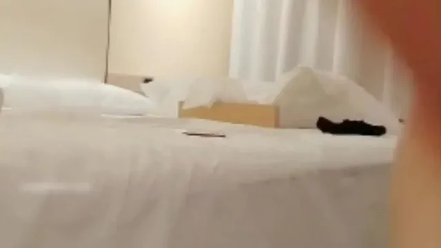 Frère Ma s'aventure courageusement dans le quartier rouge et a des photos réelles d'une discothèque haut de gamme à la recherche d'une femme pour réserver une chambre dans un hôtel et coucher avec lui.
