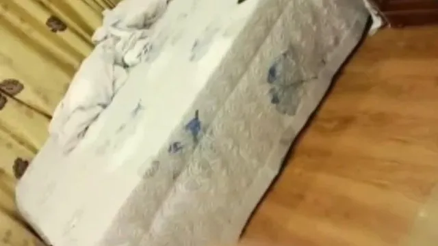 夜狼出击 小旅馆嫖妓直播颜值不错的背部纹身小姐 叫床声刺激