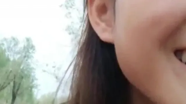 喜欢玩刺激的超美女神 小女子梦梵和炮友到大豆地里野战再到公厕里啪啪