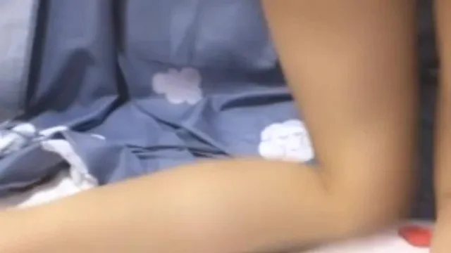 年轻可爱嫩妹主播小熊软糖自慰大秀肛塞塞菊花跳蛋插骚穴很是诱人