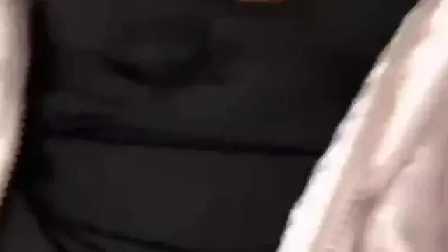 草她的小哥哥出差了只能自己在家自慰玩跳弹淫语呻吟好像被大鸡巴干
