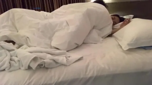 刚大学毕业的校花级美女约男友最后操一次分手逼 美女主动