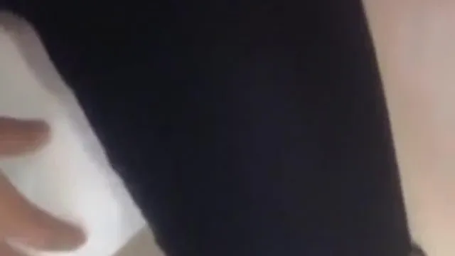 约个没长几根毛的护校大胸妹开房 朋友在旁边拍摄