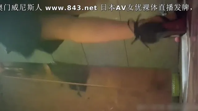 外站最新流出云上会所高清系列几个制服服务员妹子轮着上厕所