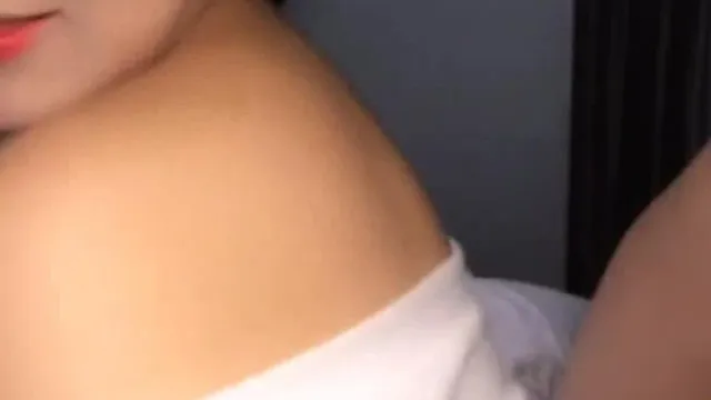Dos personas se ligan, tienen sexo, se lamen y luego se follan