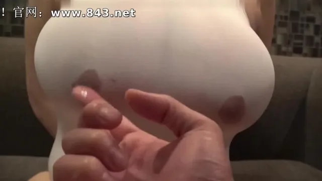 Gros seins sous les vêtements avec de la lotion, branlette espagnole collante et lubrique, énorme éjaculation à l'intérieur de seins parfaits, allongez-vous et profitez lentement de l'impact des gros seins, version complète haute définition 1080P sans filigrane