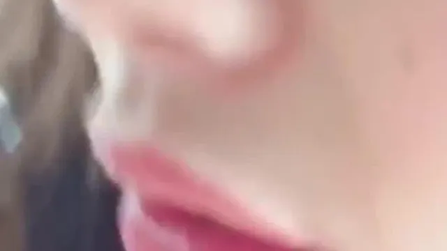 【网络热门事件】性感漂亮售楼小姐带客户看房子为了冲业绩答应当场满足他一次!注意听对话!