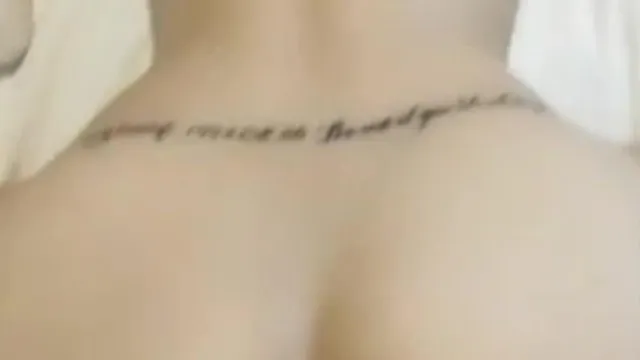丰满身材大奶妹子 翘着性感大屁股后入