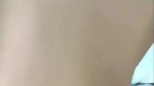 颜值胜过很多女星的大长腿气质美女,为了赚快钱和中年男宾馆啪啪,人瘦逼紧奶子大,极品身材连续猛肏了2次!