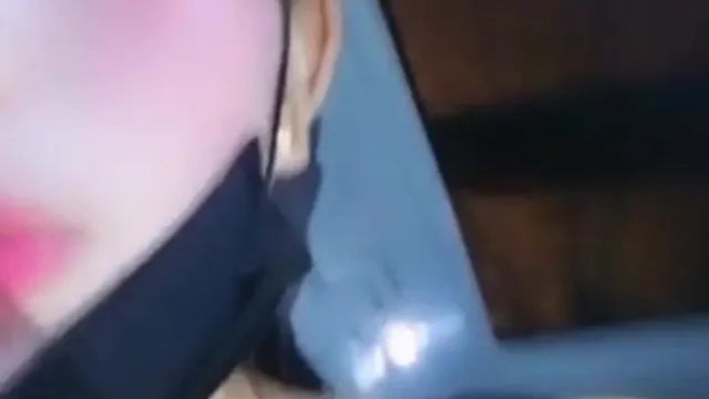 白皙美乳妹喝多了有點High，和司機在車上直接玩起來～