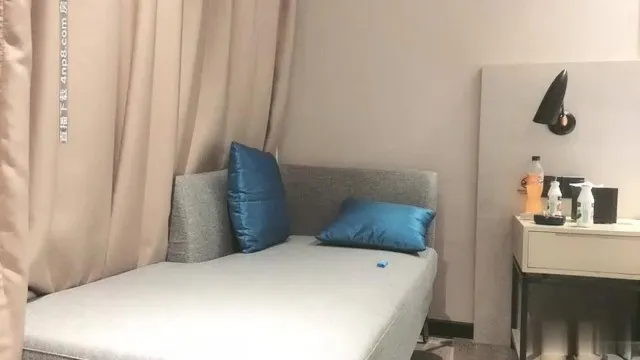 Wen Xuan Tan Hua a finalement réussi à obtenir un rendez-vous avec une déesse super sexy à un prix élevé. Bien sûr, elle doit la baiser jusqu'à ce qu'elle se sente bien~.