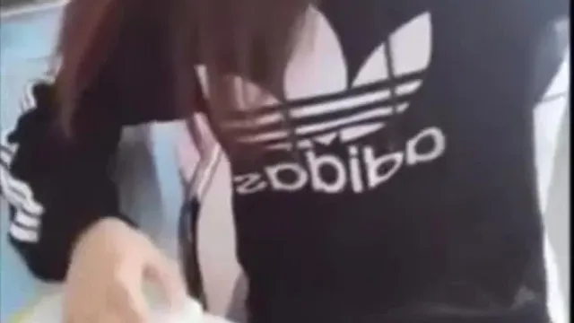哥哥不辭辛勞寬衣解帶的教妹妹功課～妹妹真的很正點！