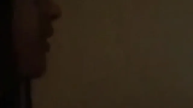 郎才女貌的两个人疯狂做爱中～男友太大力顶的女友拿不稳手机！
