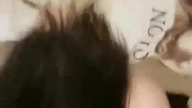 《东北探花》专业干洋妞，约了俄罗斯豪乳姊妹们一起来嗨，奶大的连肉棒都吞没～