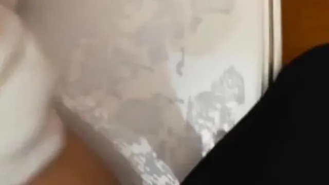 A TV de casa quebrou e pedi ao mestre para consertar. Também consertei minha buceta ~.