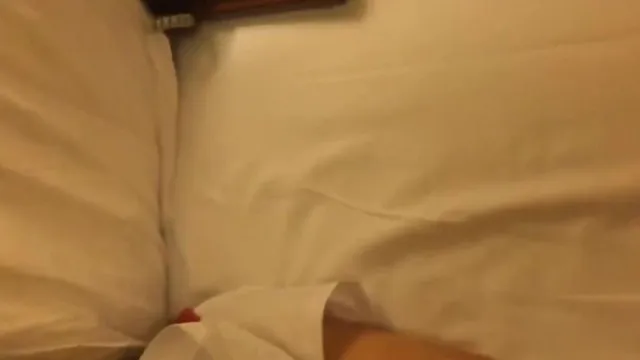 富二代约炮极品航空姐女友～扒开丝袜就开干啦