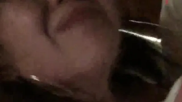 极品美女跟眼镜男友啪啪自拍流出，激情冲撞让她高潮淫叫～