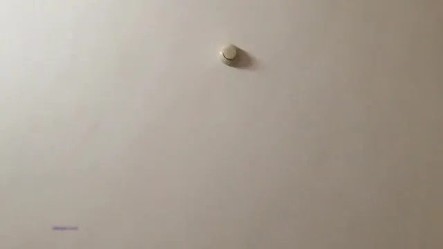 Durante a pausa para o almoço, fiz sexo com uma linda colega em uma sala. Minha colega sorriu abertamente. Foi tão sexy que não aguentei.