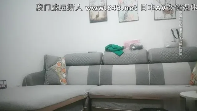 约大奶丝袜长腿人妻开房间，人妻被操得不情不愿但为了钱只好忍受点