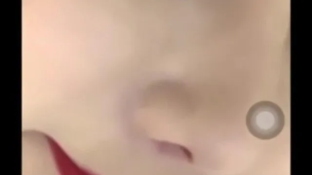 巨乳欲女十分爱吃鸡，甚至为吃棒棒舔爹爹的脚~
