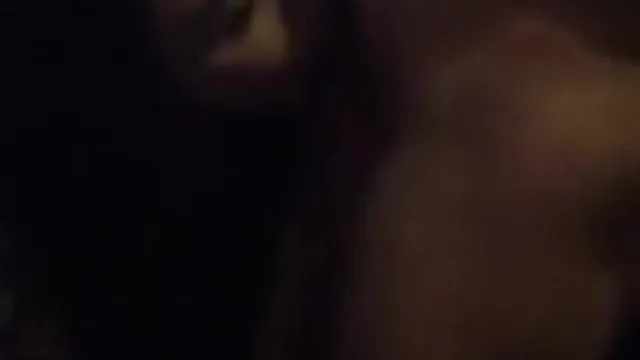 有钱就是任性！富二代KTV包厢内除了要唱歌还要小姐姐们吹着喇叭伴奏~