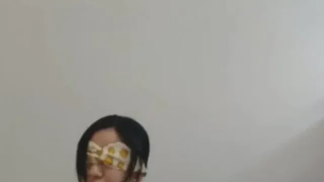 欠学长钱怎么办? 艺校美眉只能听学长的命令录下卖身契影片还债!
