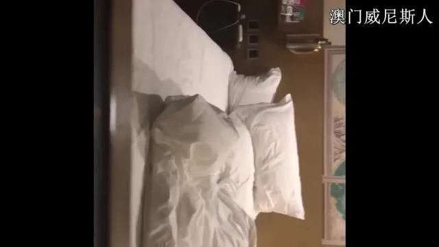 约人妻跑步变约炮高清流出！猴急小哥一见骚少妇躺下就就直接插入肏出白浆！少妇直说老公被比下去要运动小哥使劲点！