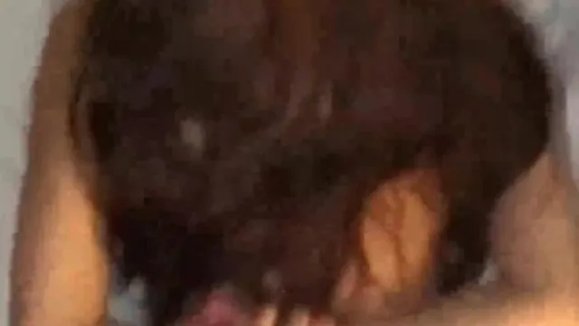 上海のバーは雰囲気がとても良いです！箱の中に隠れて妹を手の甲で激しく犯し、隠し撮りも忘れなかった！
