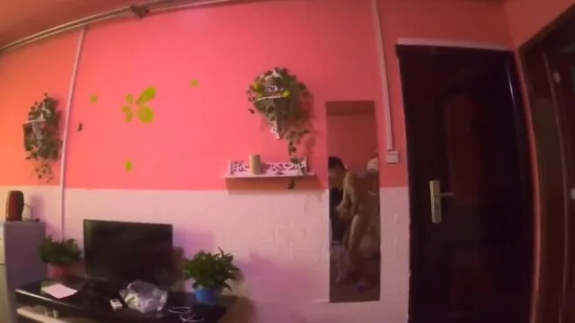 平常爱爱就爱自拍，不管在哪里都行！性感大肠腿配上绝美黑丝袜！激情69无码喷射！