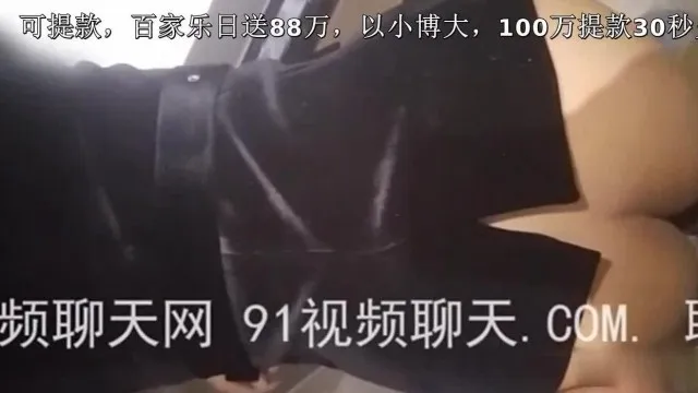 把男友的电话挂掉了，就是我们的禁忌之恋了！公厕直接啪起来！