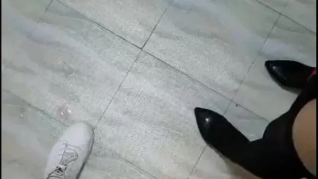 戴套吹屌vs无套吹屌爽度立判高下! 花钱的是大爷，不喜欢就淘汰!