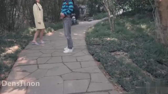 整个校园都是我的野裸场! 美胸妹全裸闯进名校!
