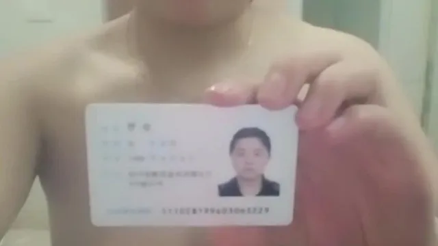 肉肉小妹欠钱不还只好裸债裸还~自拍淫片给债主当抵押品~