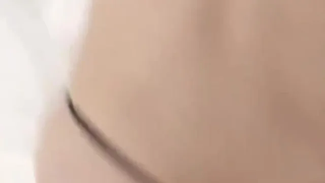 女大生性爱视频流出！男友从上往下偷拍！我们的爱爱没有错误～