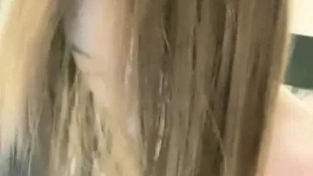 18岁的少女 被灌醉喝多了 趴在床上随你搞